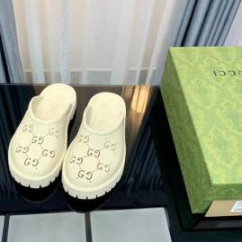 Picture of Gucci Shoes _SKUGGslip-onsandalsz35-4501026300